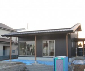 錦ケ丘の家、太陽光発電を搭載し外装完成