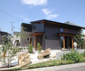 LOFER大久保モデルハウス公開へ施工中