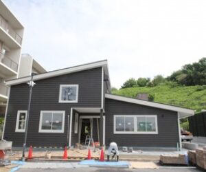 保育園の完成見学会：　外構工事中