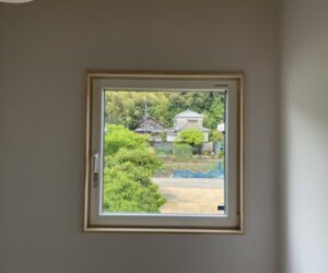 「CAMP安乎の家」の窓の配置