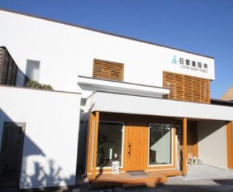 事務所の新たな玄関と受付、さらに工事中！