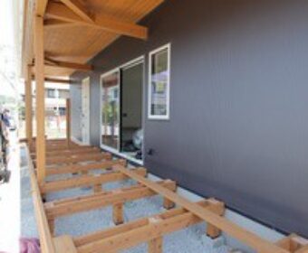 COVACO大塩の家、平屋のデッキ